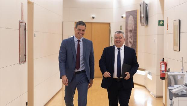 El candidato socialista, Pedro Sánchez, con el secretario de Organización del PSOE, Santos Cerdán