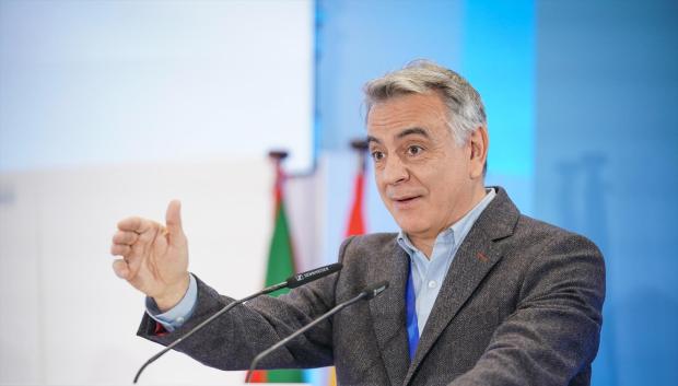 El nuevo presidente del PP vasco, Javier de Andrés, interviene durante un Congreso territorial extraordinario del PP vasco para elegir a su nuevo presidente, en el Palacio Europa, a 4 de noviembre de 2023, en Vitoria-Gasteiz, Álava, País Vasco (España). Javier de Andrés se ha proclamado como nuevo presidente del PP vasco, en sustitución de Carlos Iturgaiz, durante el XVI Congreso de los populares de Euskadi. El acto se ha celebrado bajo el lema ‘Mirando al futuro/Aurrera Begira’. Javier de Andrés también será el candidato a Lehendakari en las próximas elecciones autonómicas de 2024.
04 NOVIEMBRE 2023;PP;EUSKADI;PRESIDENTE;PARTIDO POPULAR;CONGRESO
Iñaki Berasaluce / Europa Press
04/11/2023