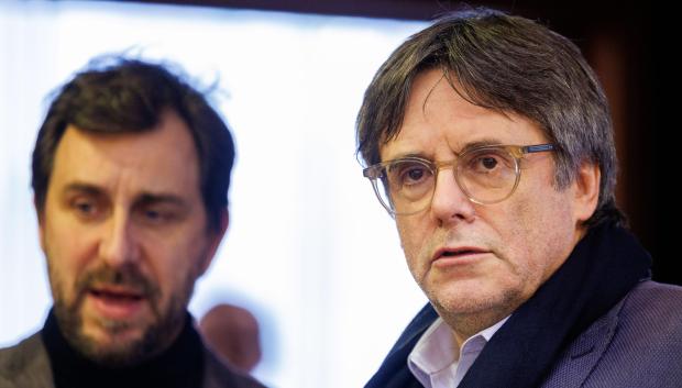 Carles Puigdemont junto a Toni Comin