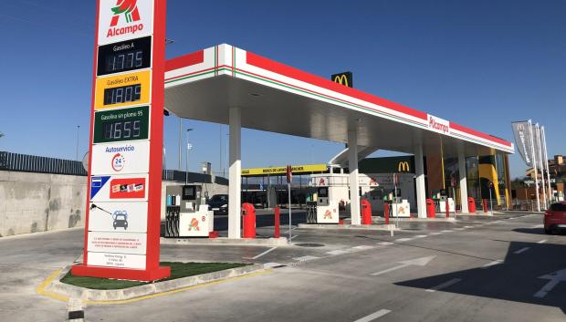 Las gasolineras de hipermercado también se integran dentro de las conocidas como los cost