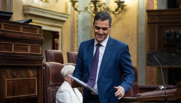 El presidente del Gobierno en funciones y candidato a la reelección, Pedro Sánchez, durante su segunda sesión del debate de investidura como presidente de Gobierno, en el Congreso de los Diputados, a 16 de noviembre de 2023, en Madrid (España). El Salón de Plenos del Congreso acoge desde ayer, 15 de noviembre, el debate de investidura del presidente del Gobierno en funciones, Pedro Sánchez. El secretario general del PSOE tiene el apoyo de 179 diputados de los 350 del Congreso. Está previsto que hoy votarán a favor de que el líder socialista sea presidente del Gobierno tras exponer su programa, PSOE, Sumar, ERC, Junts, EH Bildu, PNV, BNG y Coalición Canaria frente a los 171 en contra de PP, Vox y UPN. El acto se celebra en un momento de tensión por las concentraciones en la sede del PSOE en Ferraz y protestas en contra de la ley de amnistía registrada por los socialistas que beneficia a los implicados del 'procés'.
16 NOVIEMBRE 2023;MADRID;CONGRESO DE LOS DIPUTADOS;INVESTIDURA;SÁNCHEZ;ACUERDO JUNTS Y PSOE
Alejandro Martínez Vélez / Europa Press
16/11/2023