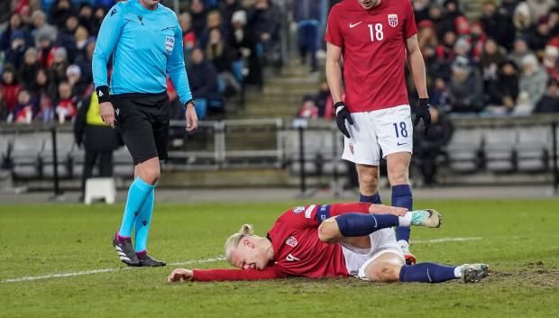 Erling Haaland sufrió una lesión en su tobillo en el partido frente a Islas Feroe