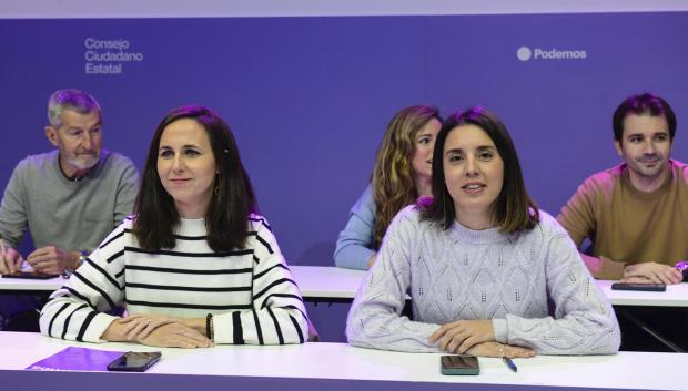 La secretaria general de Podemos y diputada de Sumar, Ione Belarra, y la exministra de Igualdad Irene Montero