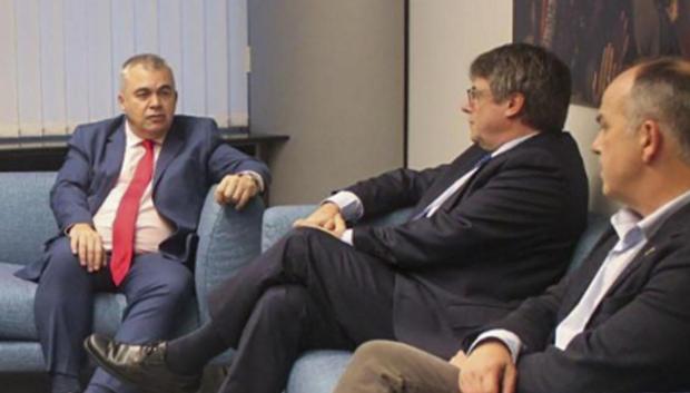 Carles Puigdemont y Santos Cerdán en la reunión en el Parlamento Europeo