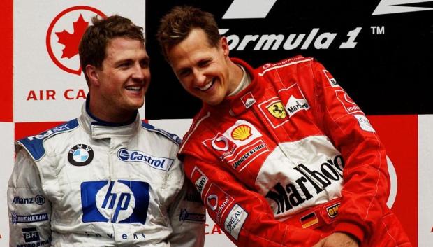 Michael y su hermano Ralf Schumacher durante un GP de F1