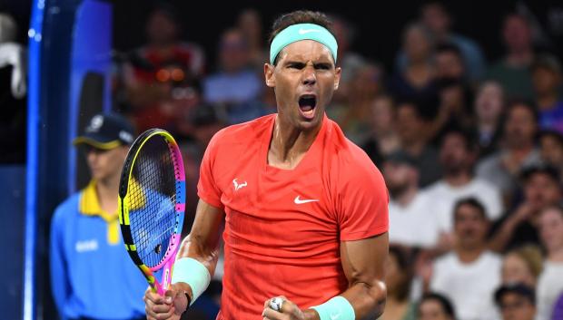 Rafa Nadal celebra con rabia uno de sus puntos a Thiem en el partido de su regreso al tenis