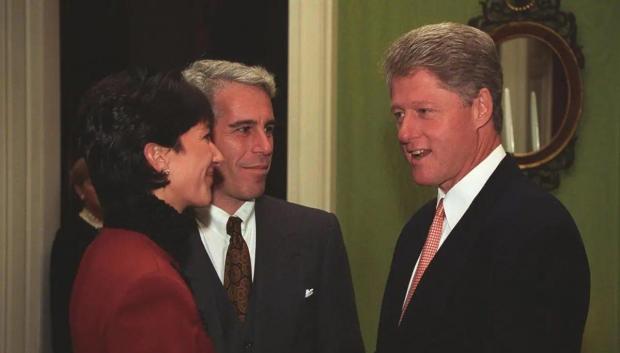 El expresidente Bill Clinton junto con Epstein y Maxwell en una imagen de archivo