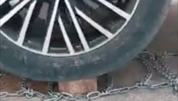 El segundo paso es subir el neumático al ladrillo