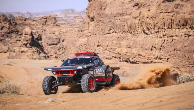 Carlos Sainz no ha tenido la mejor de las etapas en su debut en el Dakar de 2024