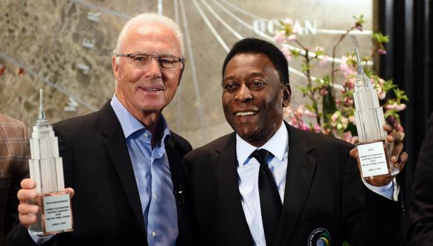 Beckenbauer con su buen amigo Pelé, con el que compartió vestuario en el New York Cosmos