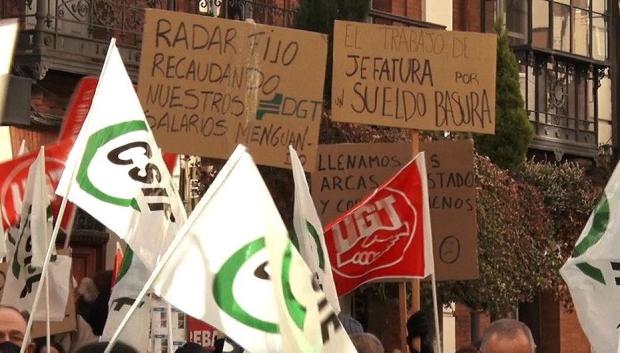 Los tramitadores de multas en plena marcha