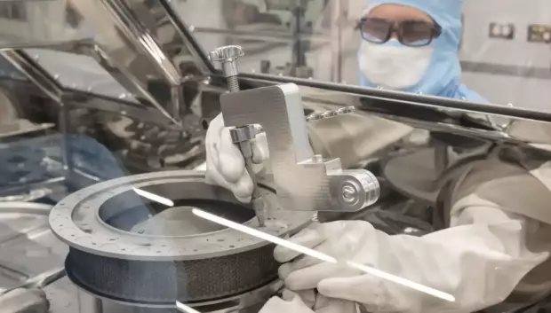 Trabajos de acceso a las muestras llegadas de Bennu