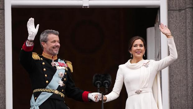 Los Reyes Federico X y Mary de Dinamarca, este domingo en el balcón del Palacio de Christianborg