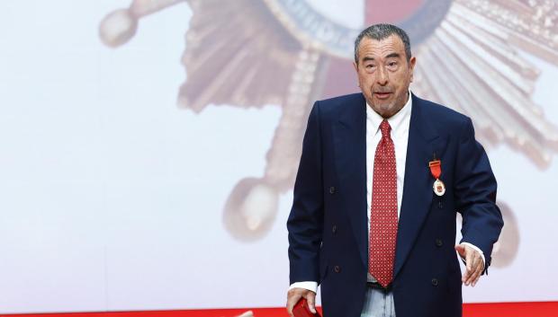 El director José Luis Garci tras recibir la Medalla de la Comunidad de Madrid en 2022