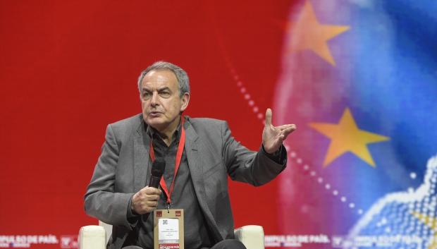 El expresidente del Gobierno y exsecretario general del PSOE, José Luis Rodríguez Zapatero, interviene durante la primera jornada de la Convención Política del Partido Socialista