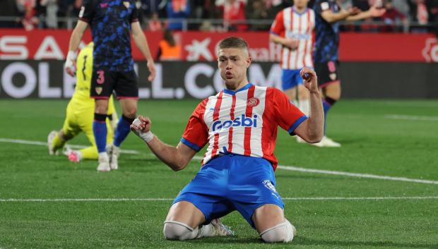 Artem Dovbyk celebrando su segundo gol frente al Sevilla en Liga