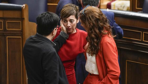 En el centro, la ya exportavoz de Sumar, Marta Lois