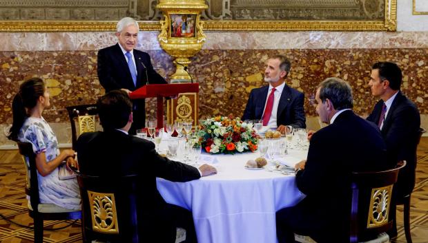 Piñera pronuncia unas palabras durante el almuerzo que los Reyes le ofrecieron en el Palacio de La Zarzuela en 2021