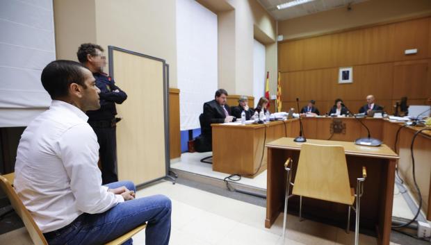 Dani Alves, durante su declaración en el juzgado de Barcelona