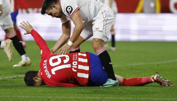 Álvaro Morata, en el momento de su lesión en el duelo ante el Atlético