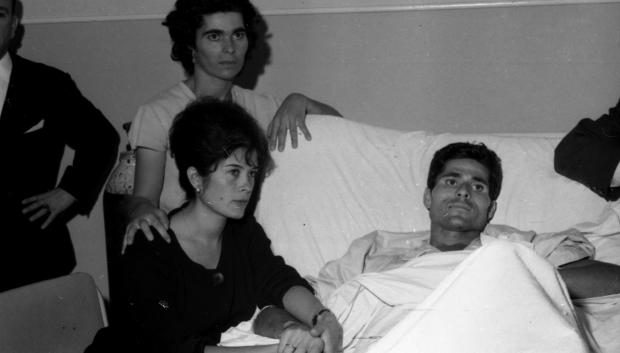 El torero español, Emilio Oliva Fornell, se casa in articulo mortis con Antonia Baro en el Sanatorio de Toreros tras sufrir una cogida el día que tomaba la alternativa