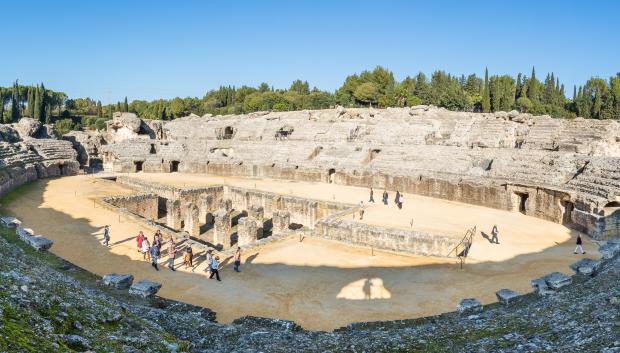 Anfiteatro de las ruinas romanas de la ciudad de Itálica