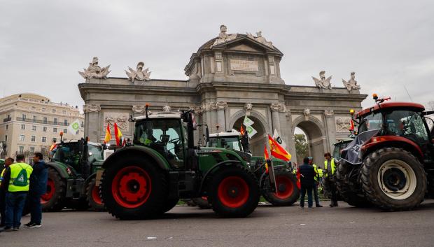 Los agricultores circulando por Madrid.