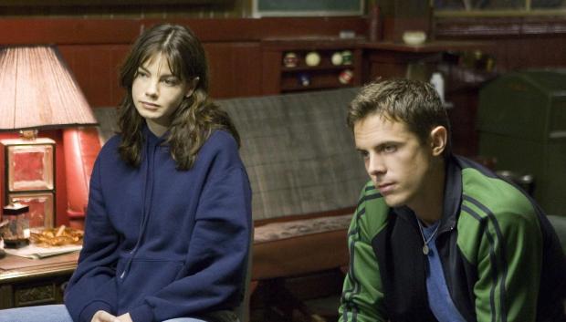 Casey Affleck y Michelle Monaghan interpretan a la pareja de investigadores
