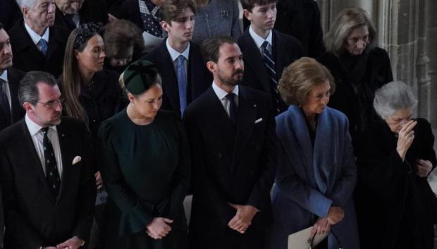 La Reina Doña Sofía ha seguido la ceremonia desde la primera fila con su hermana, la Princesa Irene, y la Familia Real griega