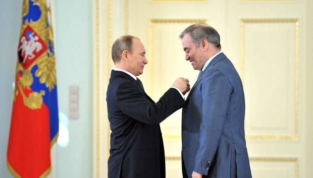 Putin y Gergiev en la ceremonia de entrega del título de "Héroe del Trabajo de la Federación Rusa" el 1 de mayo de 2013