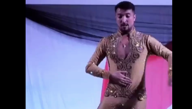 vídeo publicado en el perfil de Instagram del bailarín Pablo Acosta (@pabloacostabellydance)