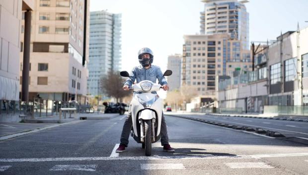Los conductores con carnet de coche podrán seguir conduciendo motos de 125