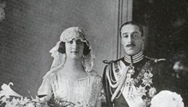 María del Rosario de Silva y Gurtubay y Jacobo Fitz-James Stuart, duques de Alba en el día de su enlace matrimonial en Londres