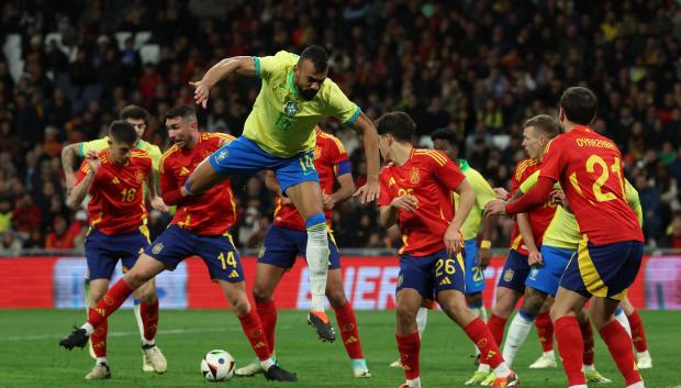 España y Brasil han empatado en un gran partido de fútbol