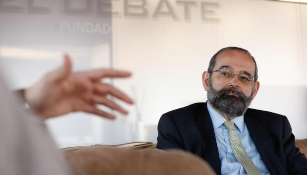 Alfonso Bullón de Mendoza, durante la entrevista en El Debate