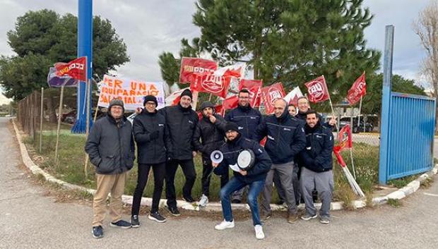 Trabajadores de la ITV valenciana, durante una jornada de huelga