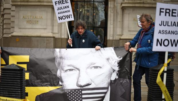 Simpatizantes de Julian Assange protestan en Londres exigiendo su liberación