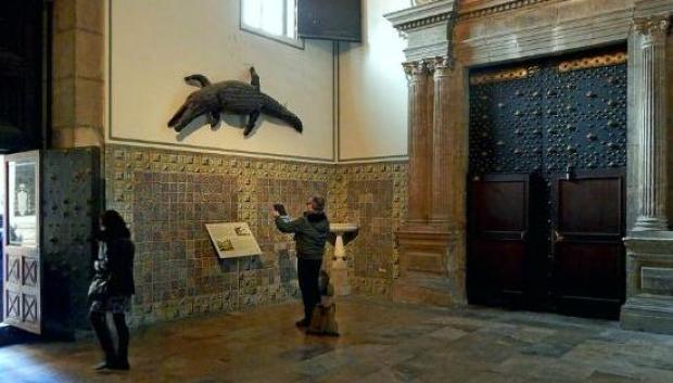 El caimán expuesto en la Iglesia del Patriarca, en Valencia