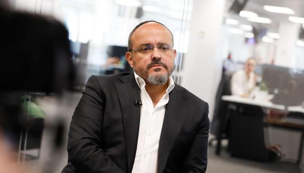 El candidato del PP a la Generalidad de Cataluña, Alejandro Fernández, durante su entrevista con El Debate