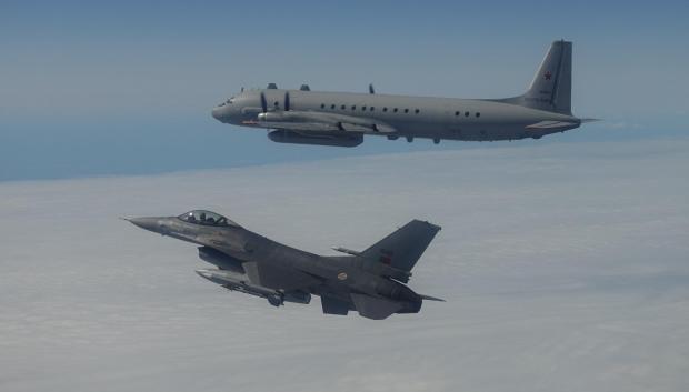 Un F-16 portugués escolta un avión espía ruso hasta que se alejó del espacio aéreo de la OTAN