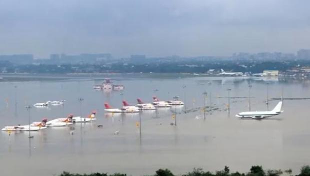 Aviones literalmente flotando en el aeropuerto