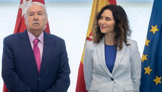 La presidenta madrileña, Isabel Díaz Ayuso, en la toma de posesión del presidente de la Cámara de Cuentas, Joaquín Leguina
