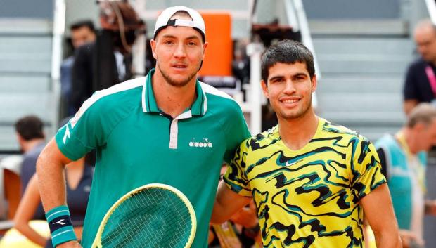Carlos Alcaraz y Jan-Lennard Struff en la final del Mutua Madrid Open del año pasado