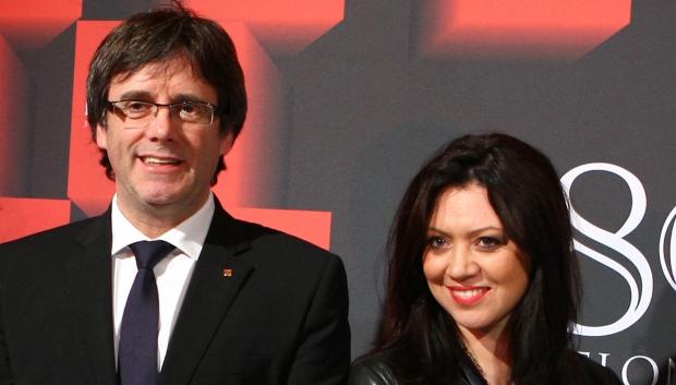 El político Carles Puigdemont y Marcela Topor