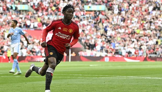 Kobie Mainoo celebra el 0-2 ante el City en la final de la FA Cup