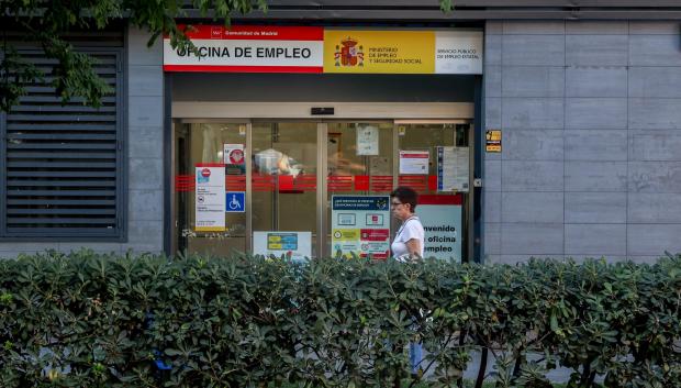 El paro vuelve al nivel de 2008 tras bajar en 58.650 personas en mayo, gracias en gran medida a la hostelería