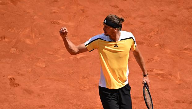 Zverev celebra un punto durante la final de Roland Garros