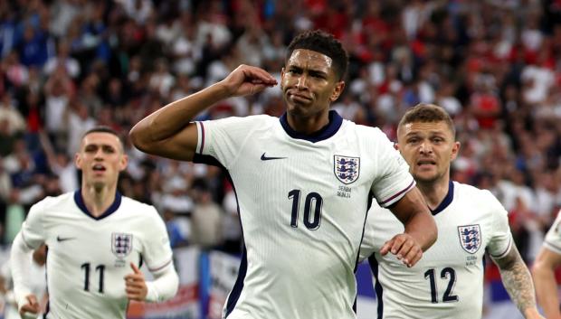 Jude Bellingham marcó el gol de la victoria de Inglaterra en la primera jornada