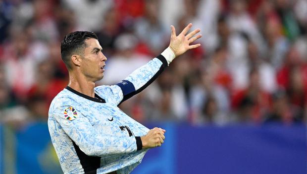 Cristiano Ronaldo pidió un penalti que le terminó costando la amarilla por protestar