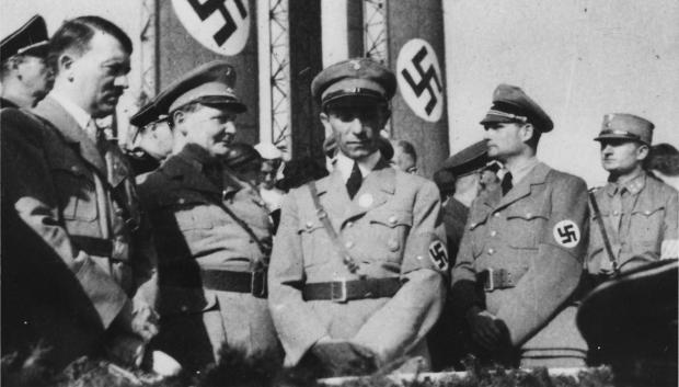 Los arquitectos de la purga (de izquierda a derecha): Hitler, Göring, Goebbels y Hess. Himmler y Heydrich no aparecen.